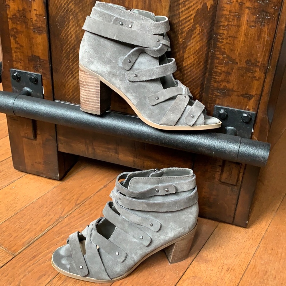 Vince Camuto Tanter heels - Like New! size 8 / 38